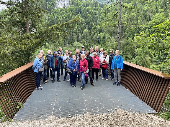 IMG_7444_-_Gruppenfoto_auf_der_Aussichtsplattform.JPG  